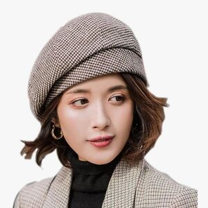 Stylish Houndstooth Beret